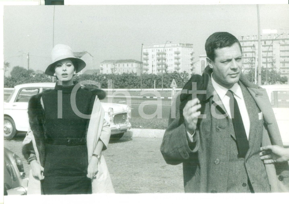Fotografia d epoca originale 1963 MELEGNANO Ieri, oggi e domani Sophia LOREN e Marcello MASTROIANNI  Foto 1