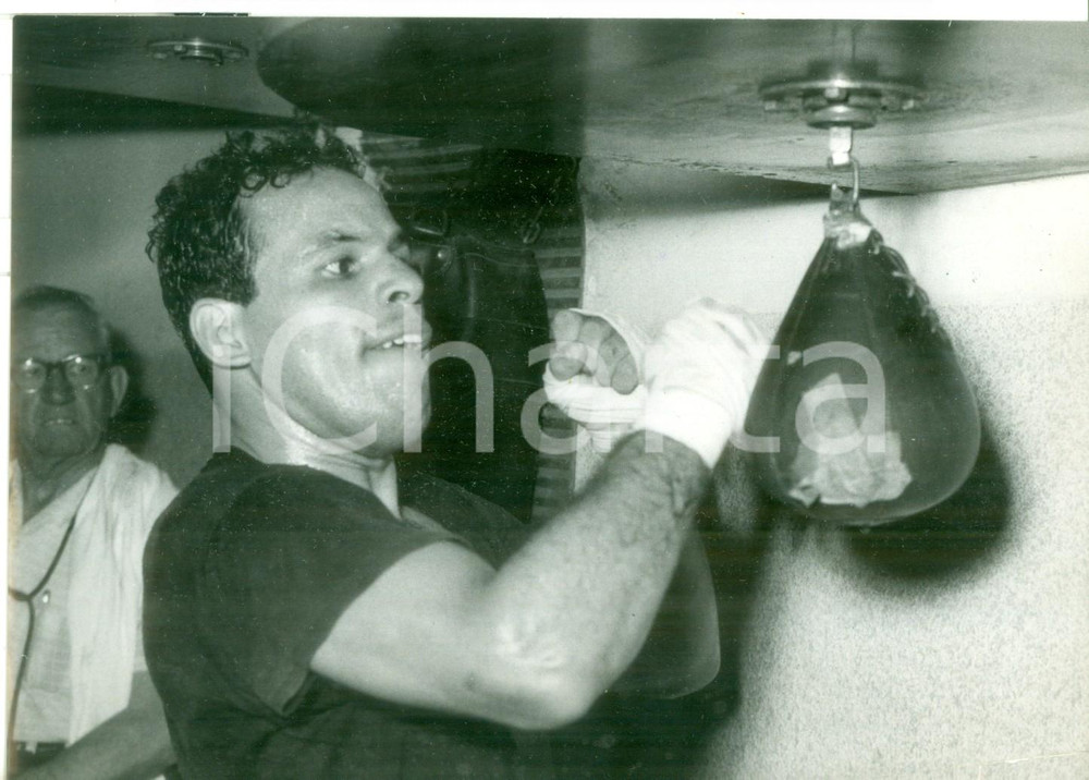 Fotografia d epoca originale 1963 MILANO Allenamento del pugile Ralph DUPAS per titolo mondiale PESI MEDI JR 1