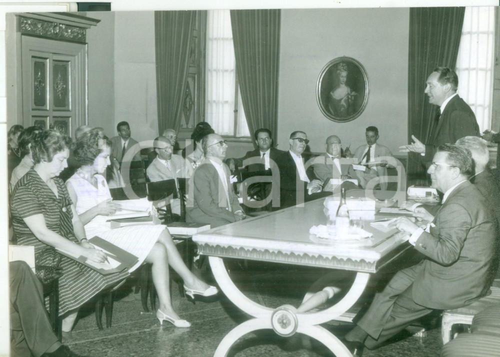 Fotografia d epoca originale 1964 MILANO EPT Circolo Stampa  Conferenza per MOSTRA TESSILE  Avvocato LOZITO 1