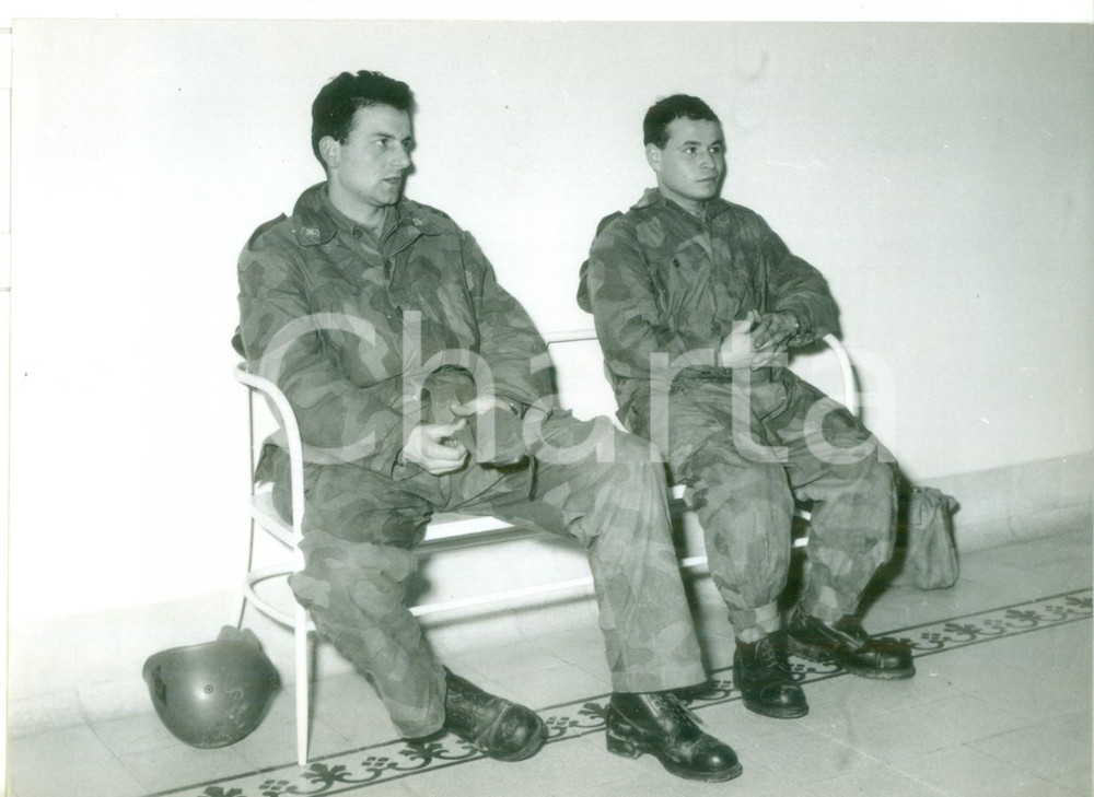 Fotografia d epoca originale 1961 DALMINE Soldati sopravvissuti a un incidente mortale con autocarro Foto 1