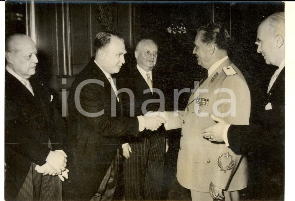 Fotografia d epoca originale 1956 PARIS Maresciallo TITO incontra ambasciatore Vladimir VINOGRADOV Foto 1
