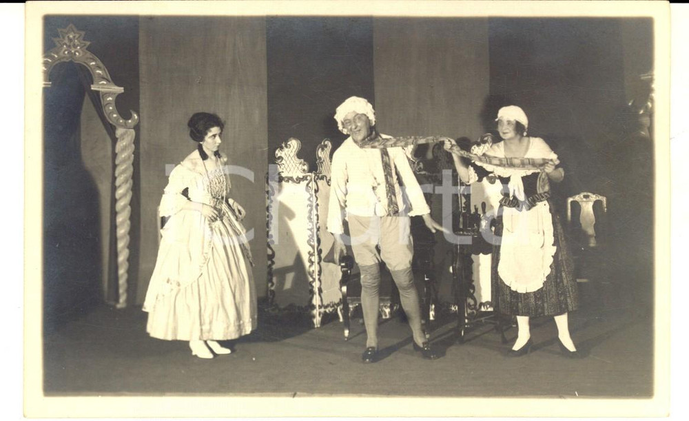 Fotografia d epoca originale 1925 DRESDEN Neues Theater  Teatro amatoriale Il malato immaginario Foto RARA 1
