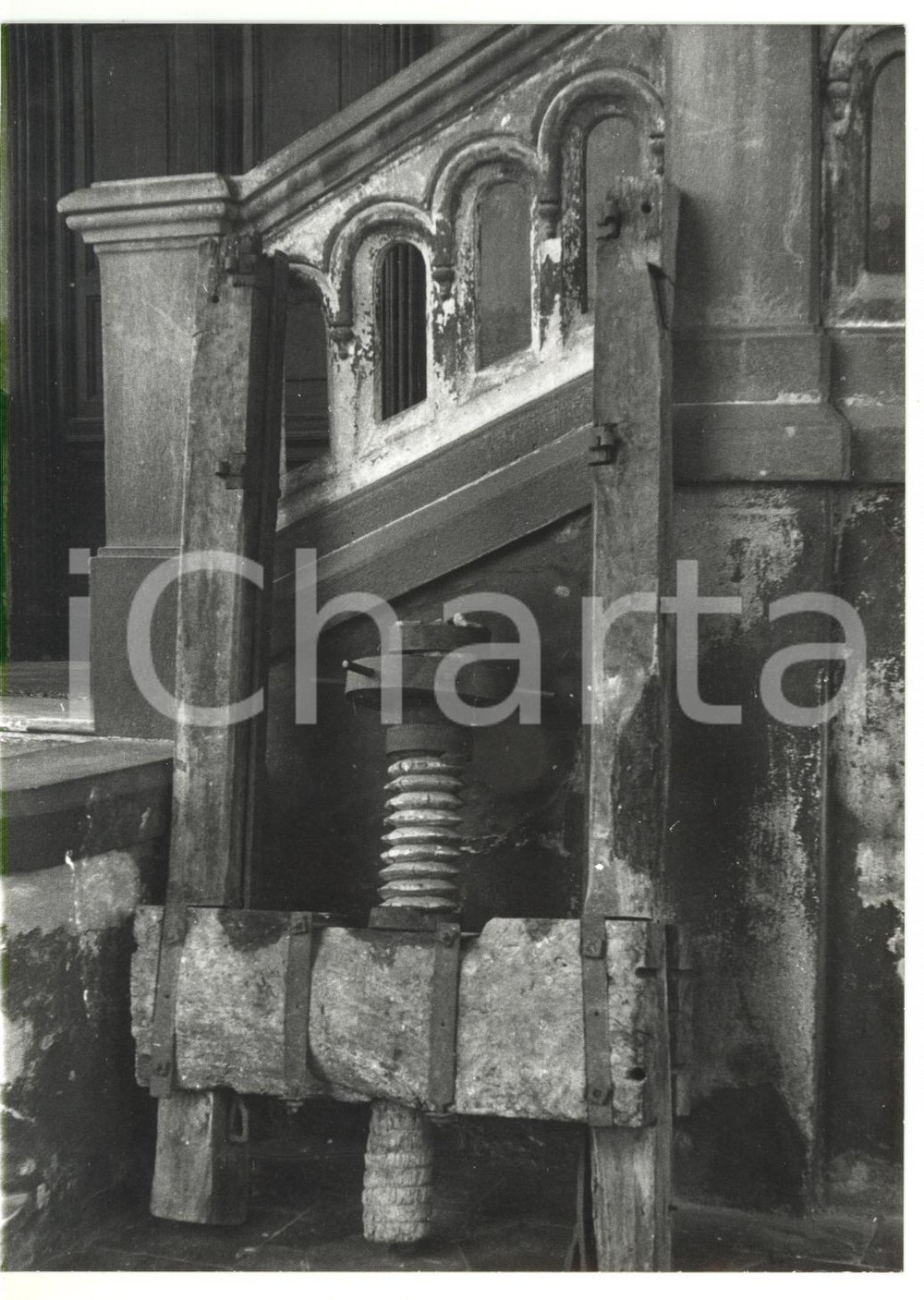 Fotografia d epoca originale 1981 BAROLO CN Castello Comunale Falletti  Antico torchio Foto VINTAGE 13x18 1