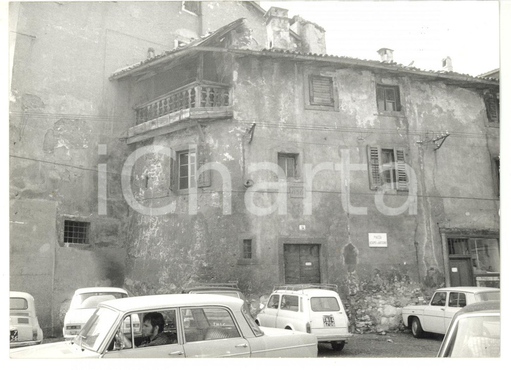 Fotografia d epoca originale 1973 TRENTO Piazza Adamo D Arogno  Veduta con automobili posteggiate Foto 1