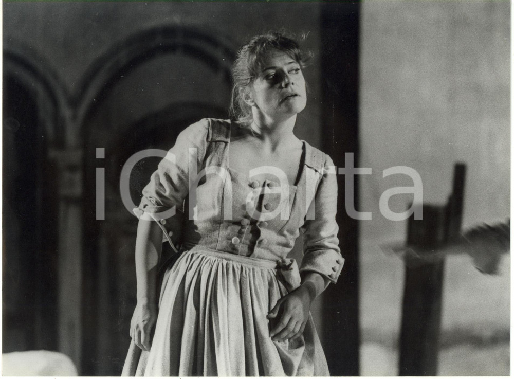 Fotografia d epoca originale 1988 Teatro Stabile del Veneto  Michela MARTINI in Le baruffe chiozzotte 1