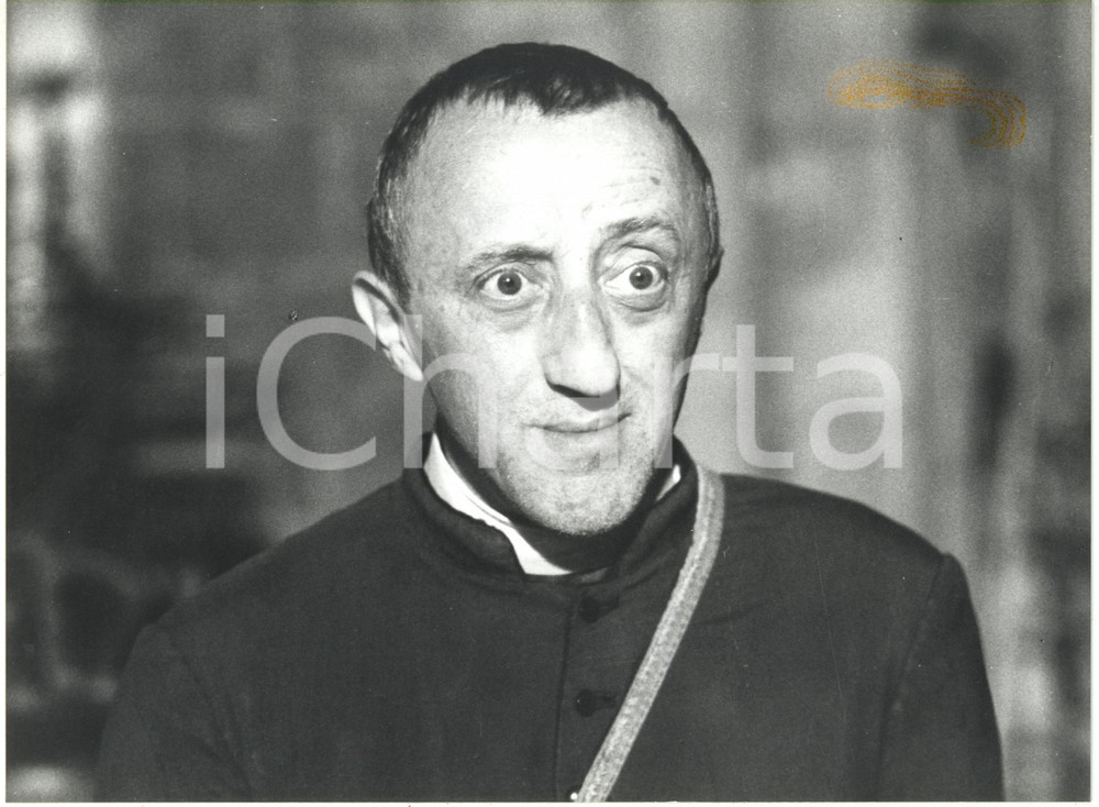 Fotografia d epoca originale 1989 RAI Il prato delle volpi Carlo DELLE PIANE nel ruolo del parroco Foto 1