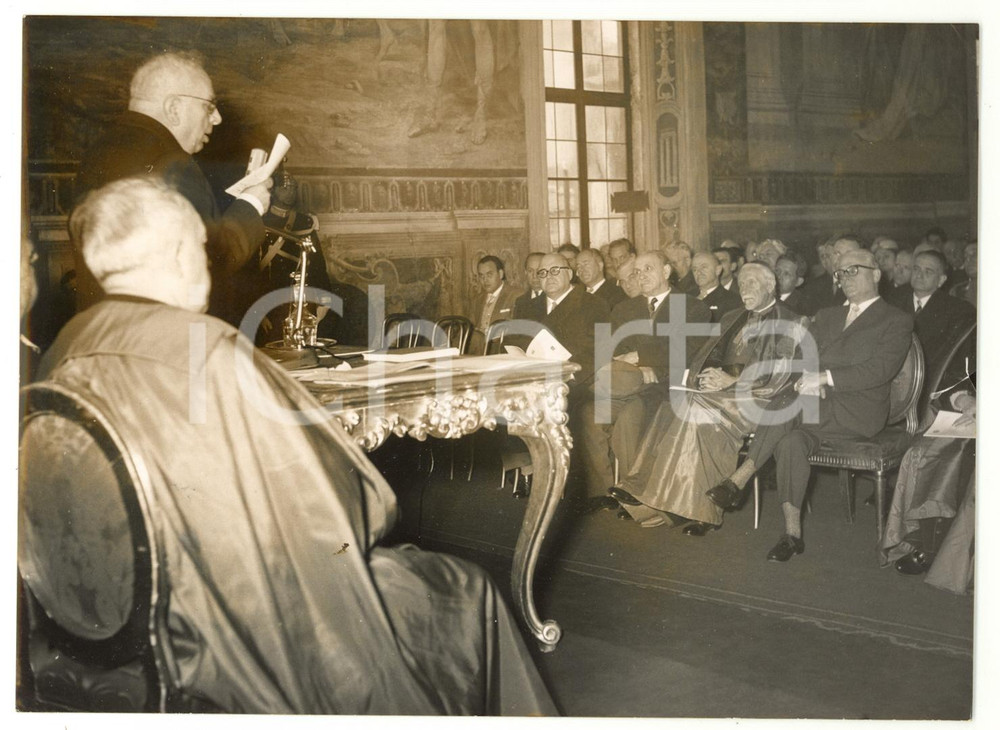 1956 ROMA Arnaldo FORTINI legge Properzio alla presenza di Giovanni GRONCHI 
