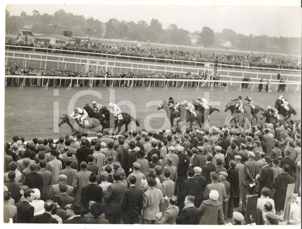 1958 HURST PARK James Seymour Stakes - PARURE winning the race *Photo