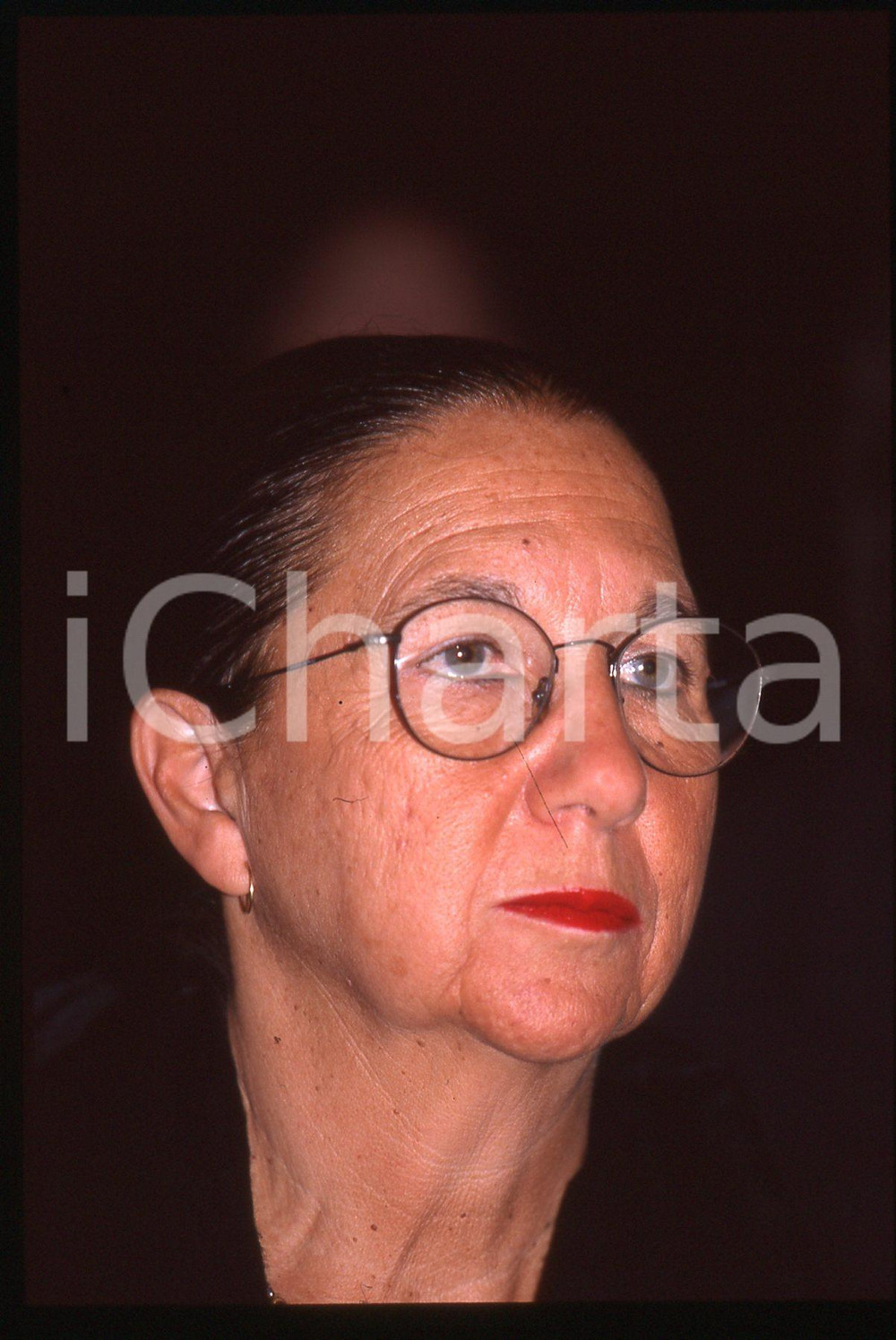 35mm vintage slide* 2000ca MODA Carla VANNI Ritratto direttrice GRAZIA (2) Diapositiva d'epoca, in formato 35 mm.CONDIZIONI: GOODE' severamente vietata la riproduzione. Tutti i diritti sono riservati. ICharta mette in vendita, sul negozio eBay e in esclusiva sul sito "icharta" il proprio archivio composto da numerose diapositive e negativi fotografici d'epoca, tutti originali e autentici, che attraversano la storia del costume italiano tra gli la fine degli anni Sessanta e Novanta.Si tratta di uno sguardo inedito sull'attualit&agrave;, la politica, la vita quotidiana, il gossip e la cultura, che fotografa il cambiamento della nazione in quest'ultimo scorcio del XX secolo. Un'occasione unica per il mercato del collezionismo, che vede finalmente disponibile un archivio eccezionale per vastit&agrave;, tematiche e condizioni, in un settore (il negativo fotografico e la diapositiva) di assoluta novit&agrave; e dalle interessanti prospettive di investimento.  originale e autentica 1