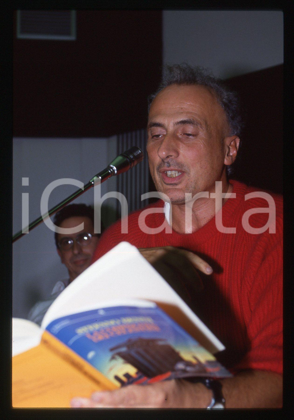 Fotografia d epoca originale 35mm vintage slide 1992 ITALIA  FELTRINELLI Stefano BENNI Lettura libro 7 1