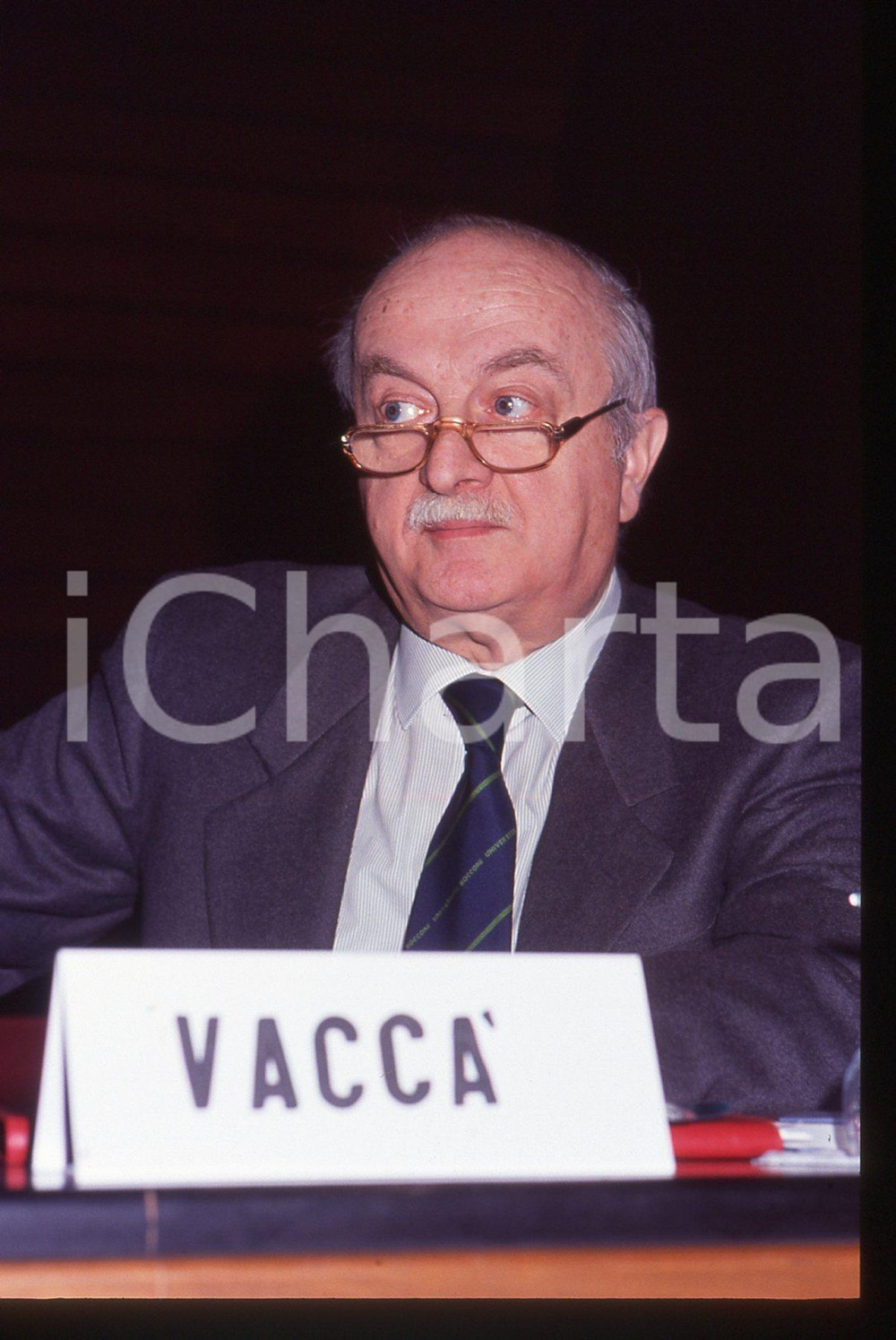35mm vintage slide* 1995 ca MILANO Sergio VACCÀ Il professore a un convegno (1)