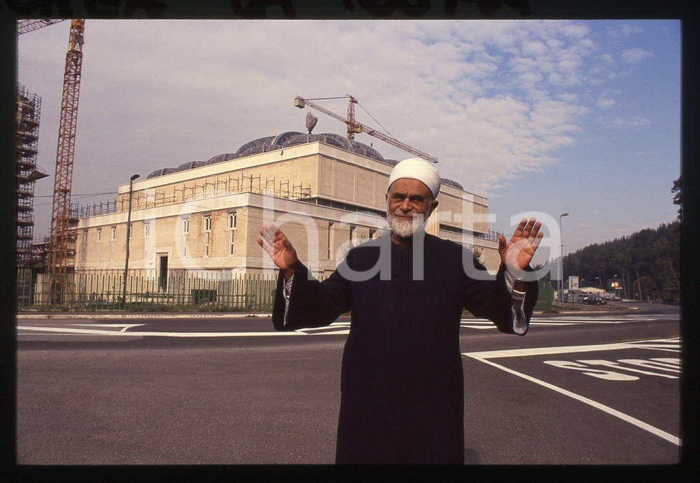 35mm vintage slide* 1990 ca ROMA Muhammad NUR AL-DIN ISMAIL presso la Moschea 2