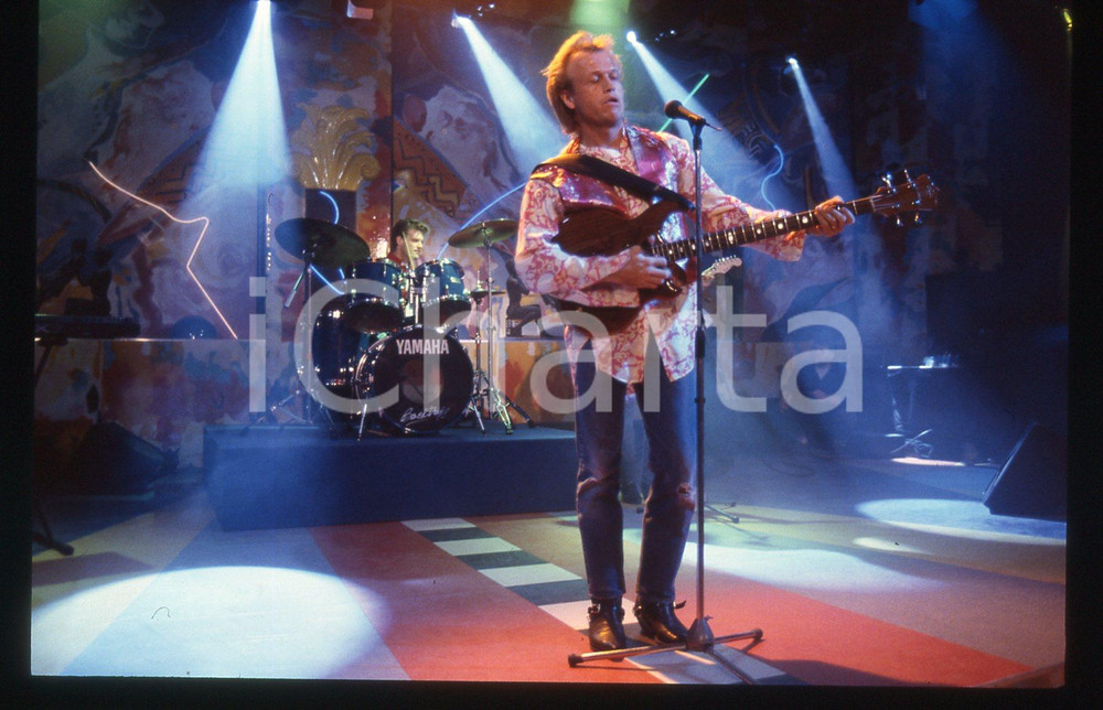 35mm vintage slide* 1988 RAI UNO - DISCORING LEVEL 42 Ritratto di Mark KING (1)