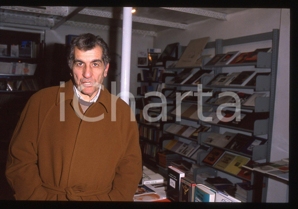 35mm vintage slide* 1990 ca COSTUME Regista Salvatore NOCITA in libreria