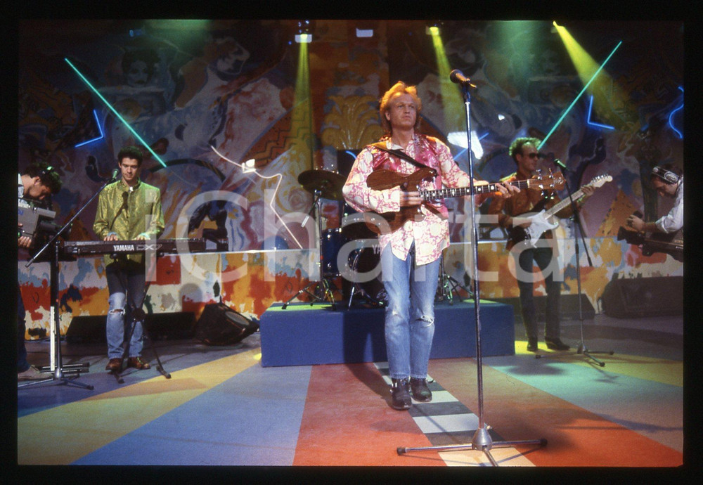 35mm vintage slide* 1988 RAI UNO - DISCORING LEVEL 42 Ritratto di Mark KING (3)