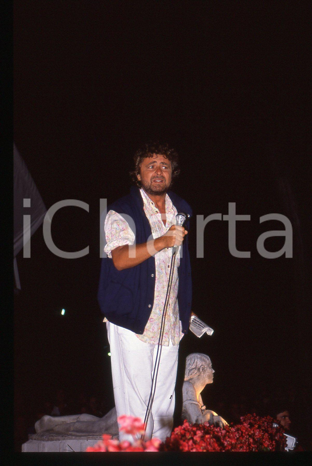 35mm vintage slide* 1990 ca SATIRA Beppe GRILLO ritratto sul palcoscenico (1)