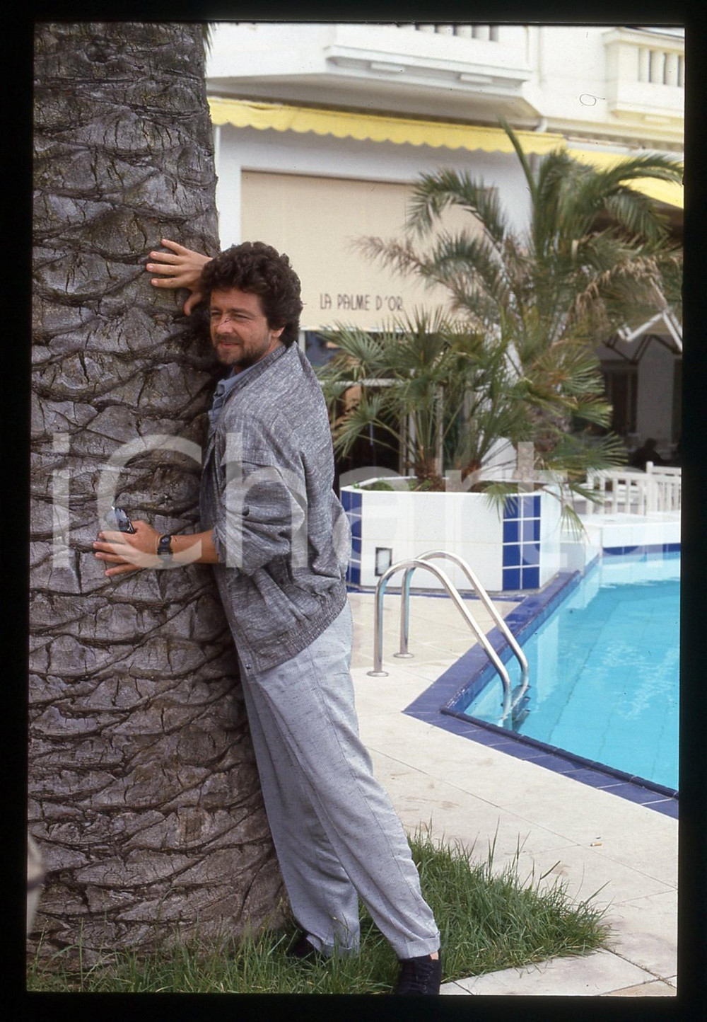 35mm vintage slide* 1985 COSTUME Beppe GRILLO ritratto del comico a CANNES (1)