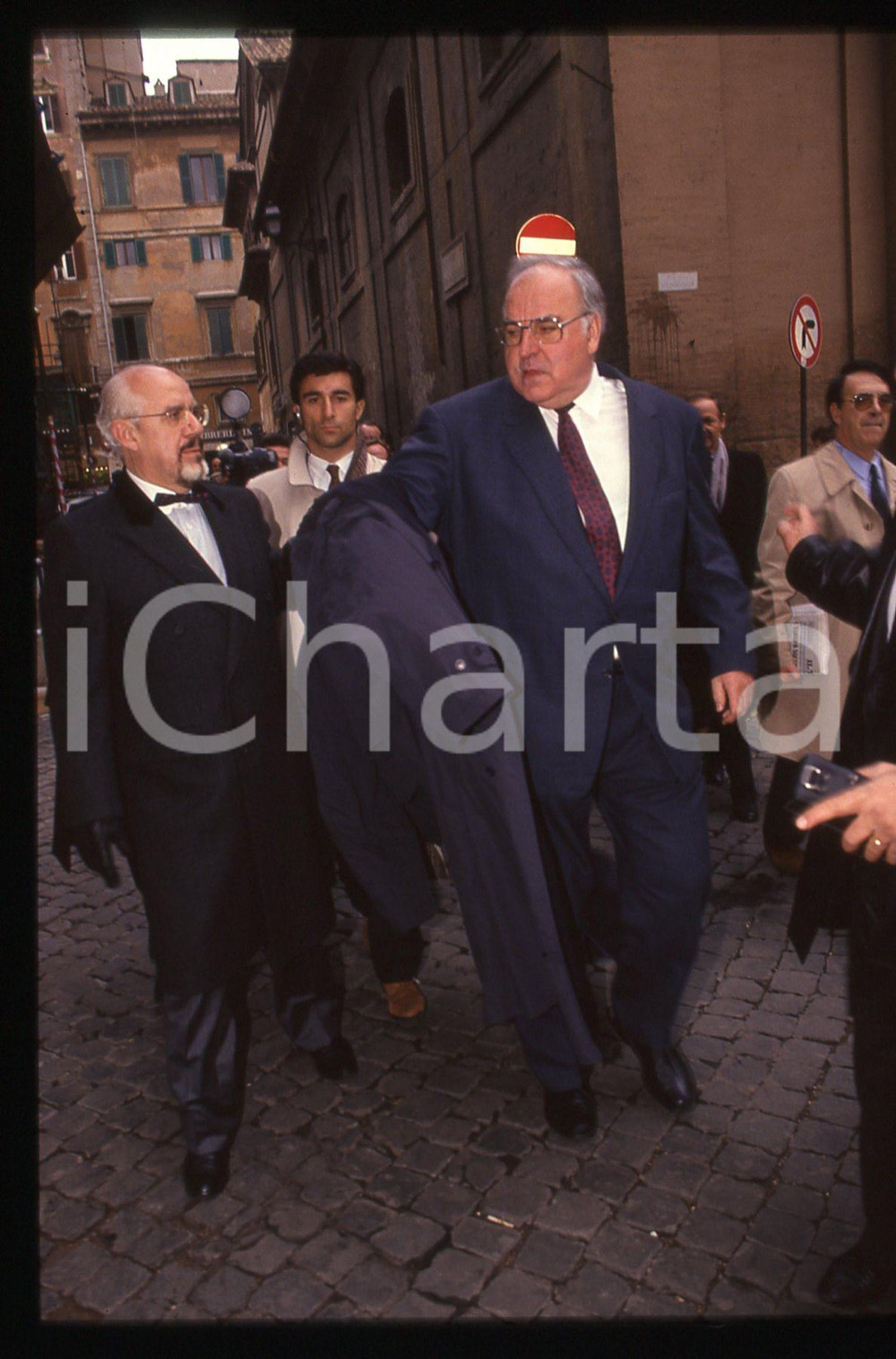 35mm vintage slide* 1990 ROMA Helmut KOHL passeggiata cancelliere tedesco CDU 8