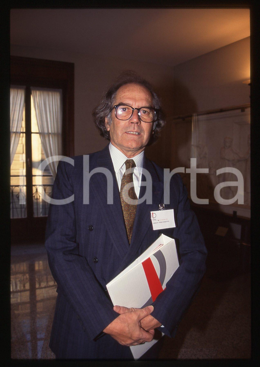 35mm vintage slide* 1996 MILANO Adolfo Perez ESQUIVEL a un convegno NOBEL (1)