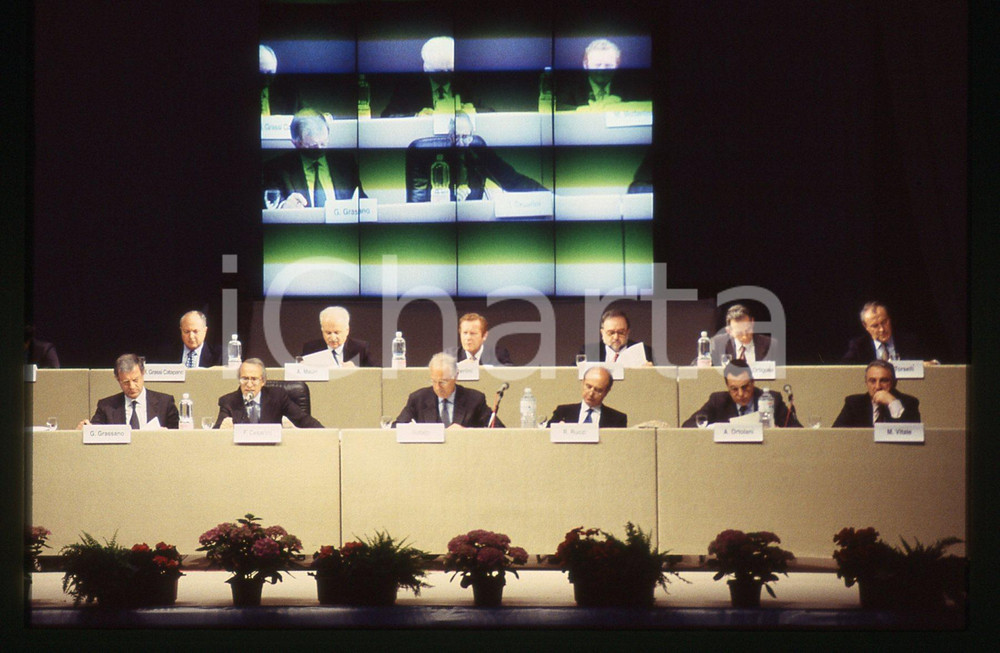 35mm vintage slide* 1995 ca MILANO Francesco CESARINI parla agli azionisti BPM 3