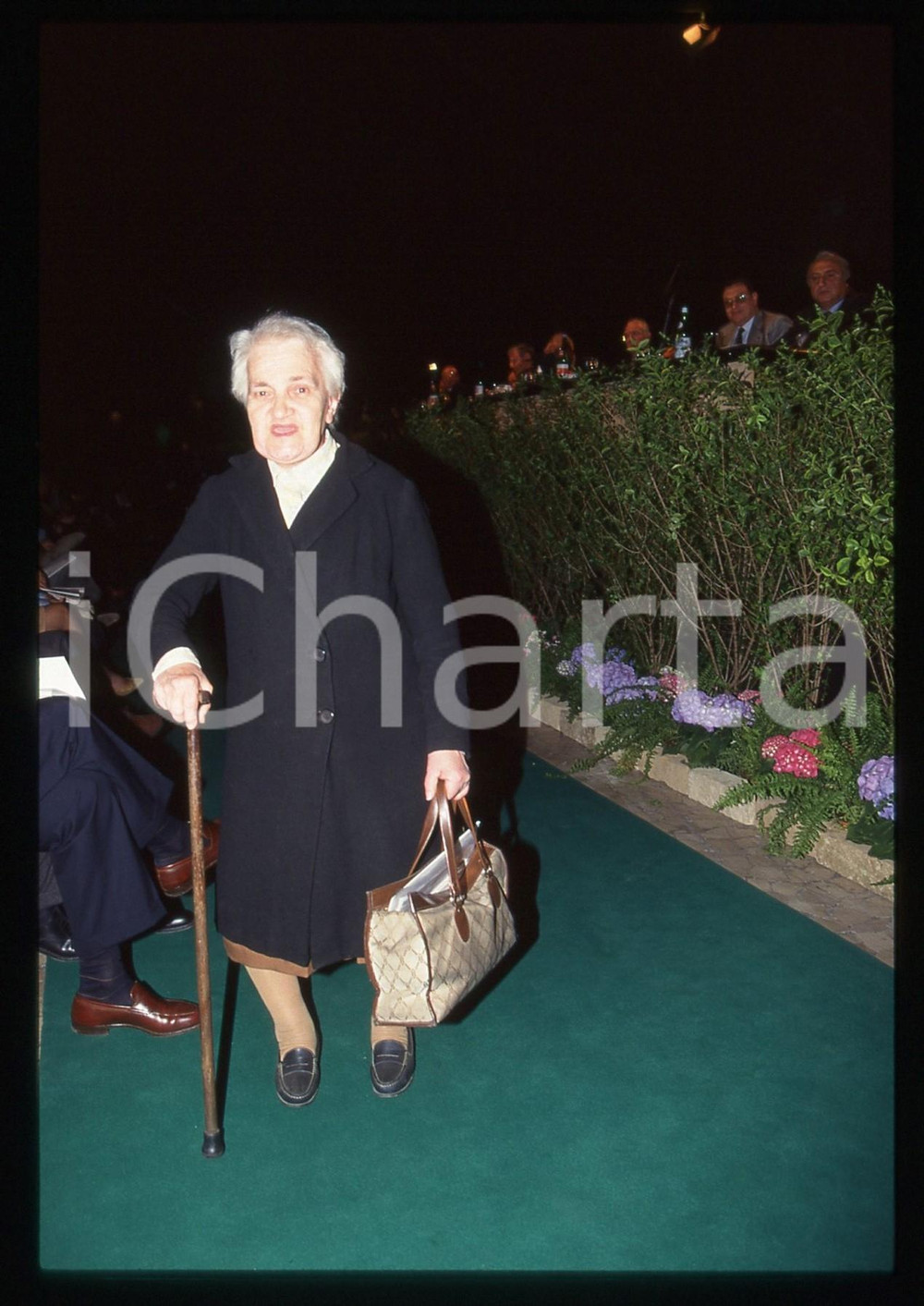 35mm vintage slide* 1997 MILANO - BPM Anziana azionista all'Assemblea dei soci 2