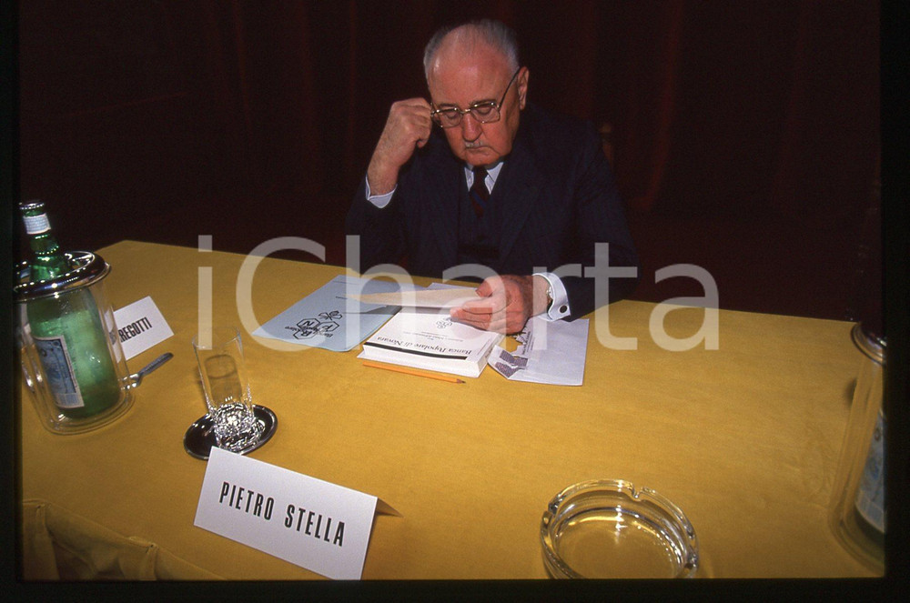 35mm vintage slide* 1993 NOVARA Pietro STELLA all'assemblea degli azionisti BPN