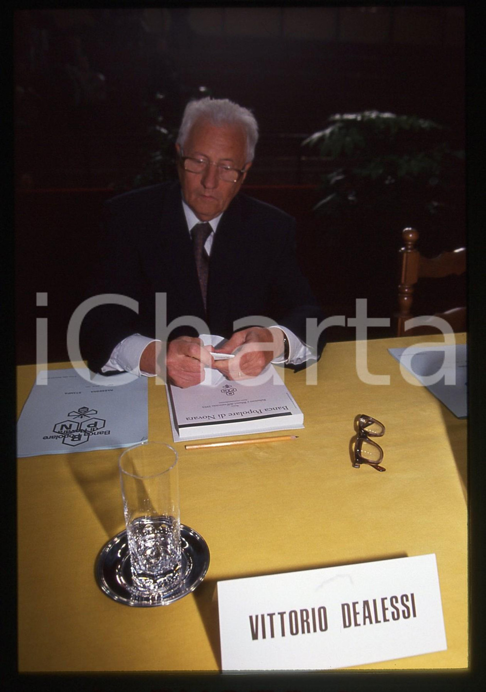 35mm vintage slide* 1993 NOVARA Vittorio DEALESSI all'assemblea azionisti BPN