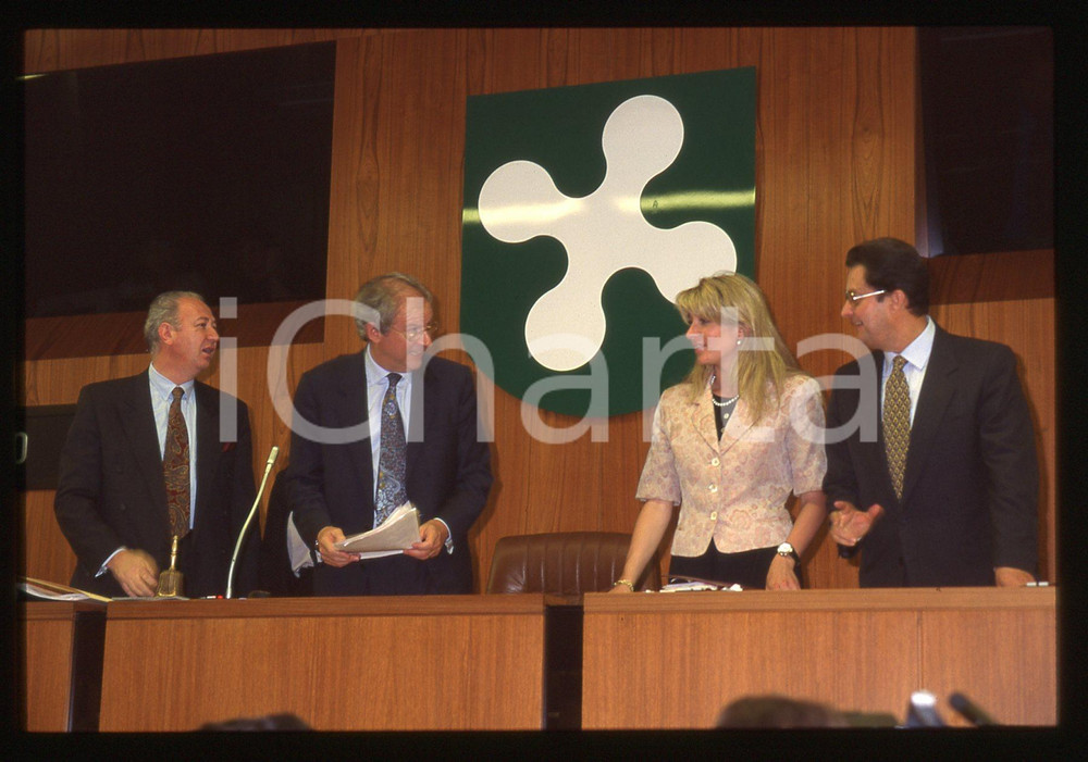 35mm vintage slide* 1995 ca MILANO - ASSOLOMBARDA Assemblea pubblica (2)