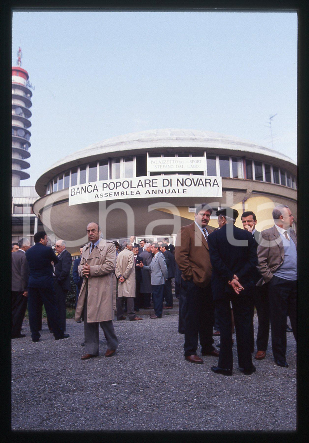 35mm vintage slide* 1993 NOVARA - BPN Arrivo degli azionisti all'assemblea (16)