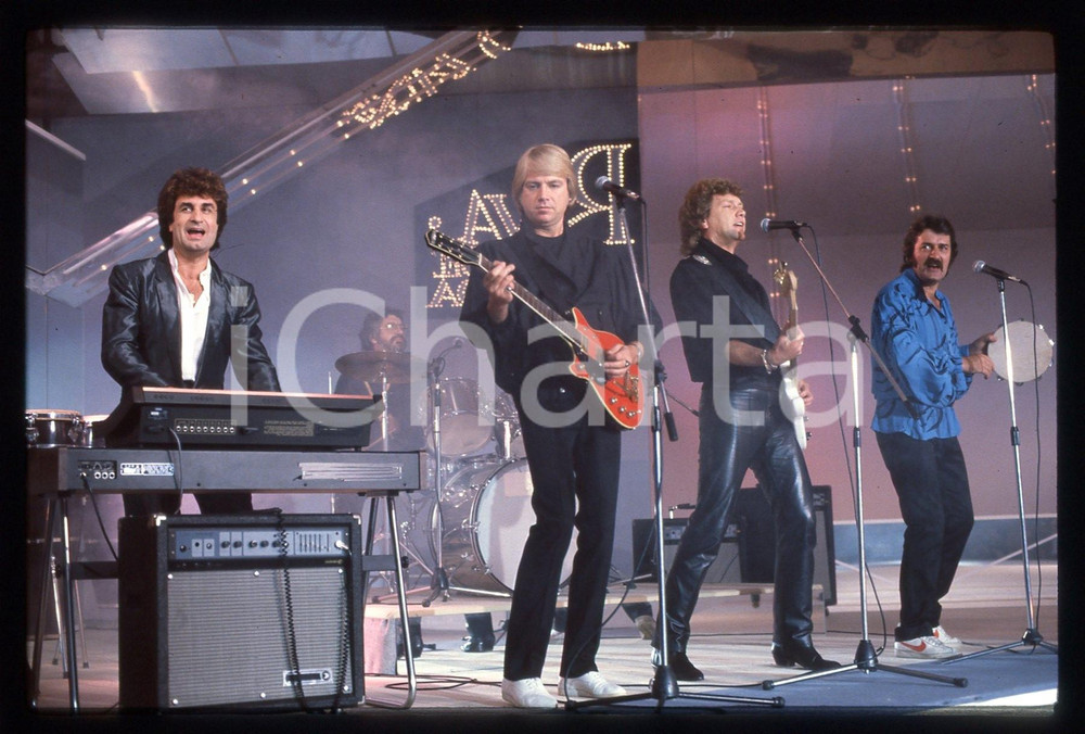 35mm vintage slide* 1983 RIVA DEL GARDA - MOODY BLUES durante l'esibizione (1)