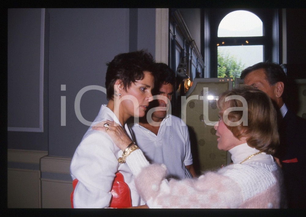 35mm vintage slide* 1988 CERNOBBIO Ali MacGRAW June ALLYSON a Villa d'Este (4)