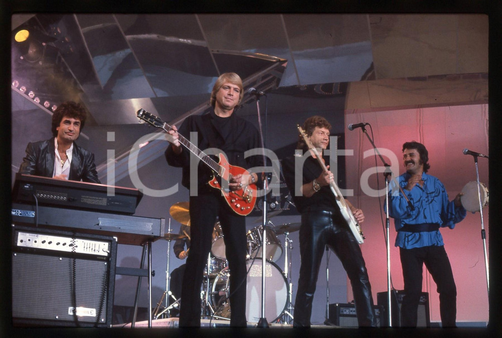 35mm vintage slide* 1983 RIVA DEL GARDA - MOODY BLUES durante l'esibizione (4)