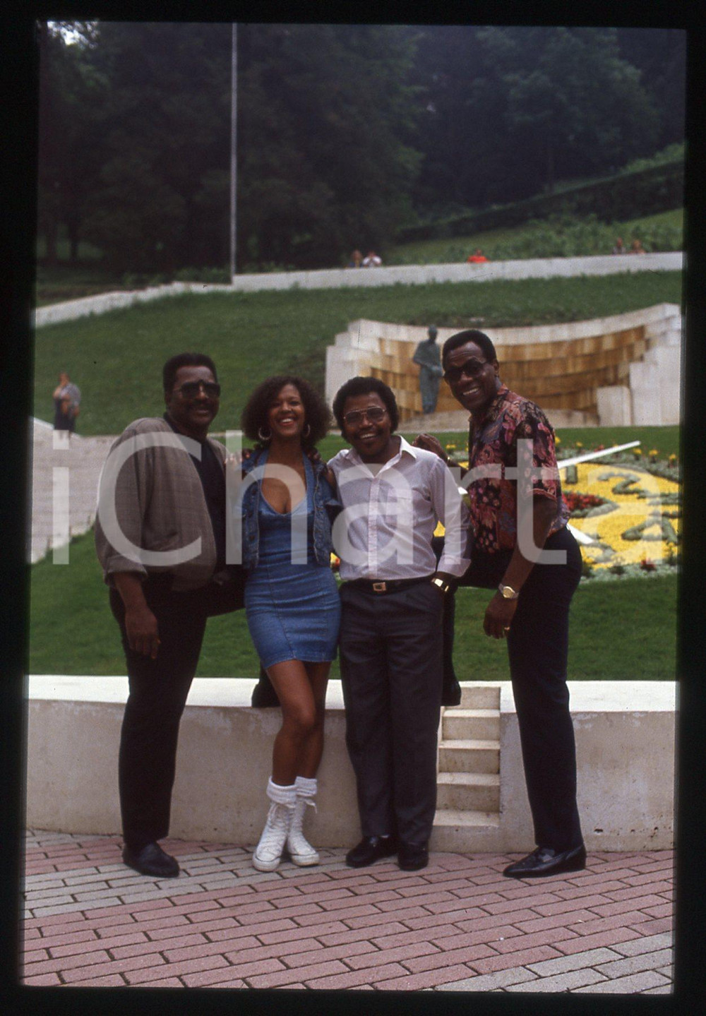 35mm vintage slide* 1990ca RECOARO TERME - THE PLATTERS orologio floreale (1)