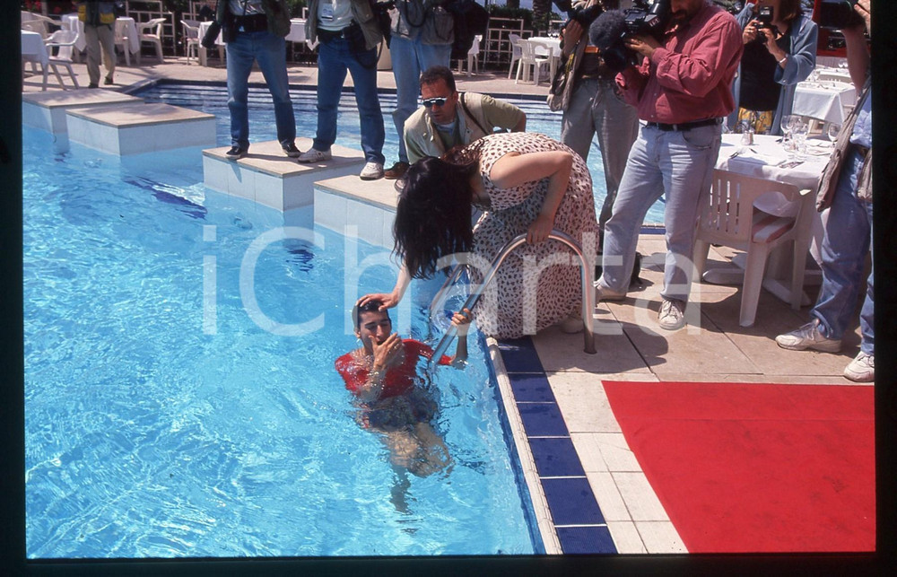35mm vintage slide* 1994 FESTIVAL CANNES Lucia SARDO bagno in piscina vestita 1