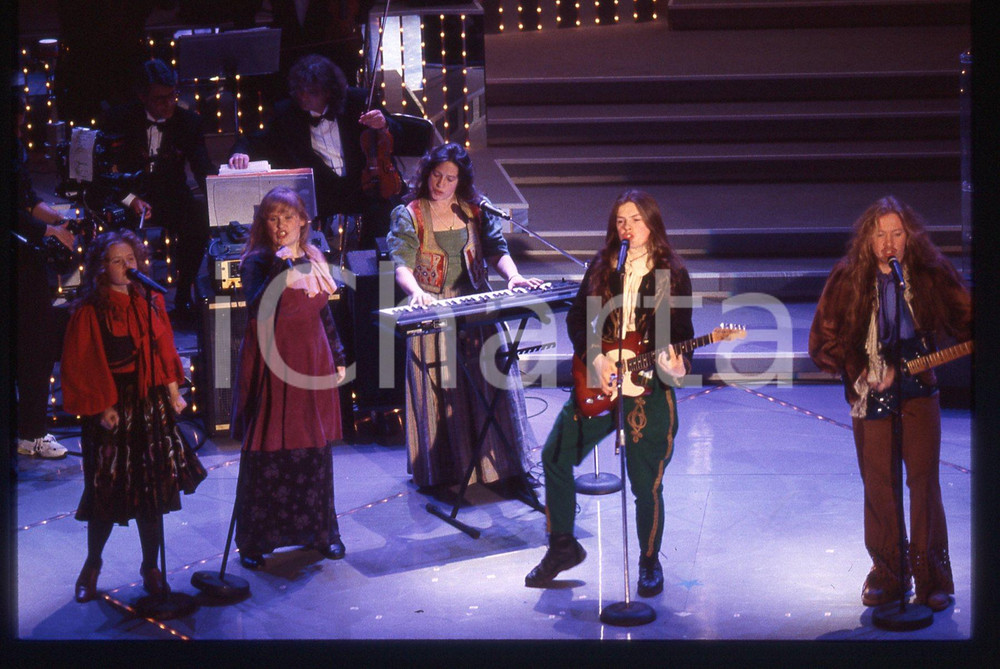 35mm vintage slide* 1996 FESTIVAL DI SANREMO - THE KELLY FAMILY Esibizione (4)