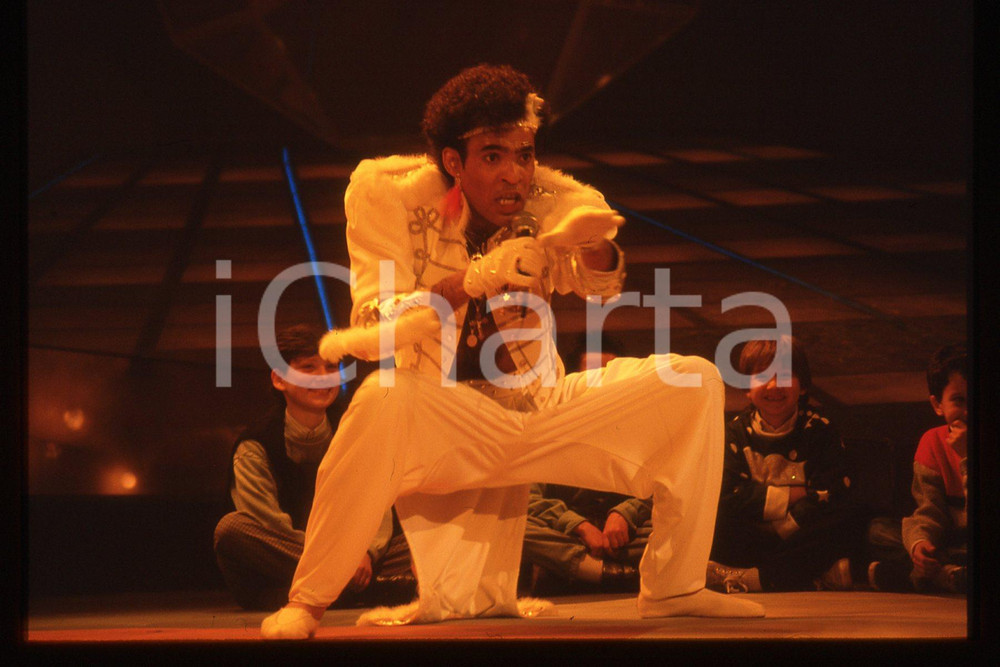 35mm vintage slide* 1980ca MUSICA Bobby FARRELL durante un'esibizione (2)