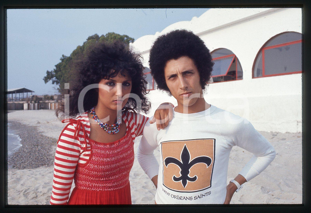 35mm vintage slide* 1970 ca CATANIA (?) Gianni Marcella BELLA in spiaggia (7)