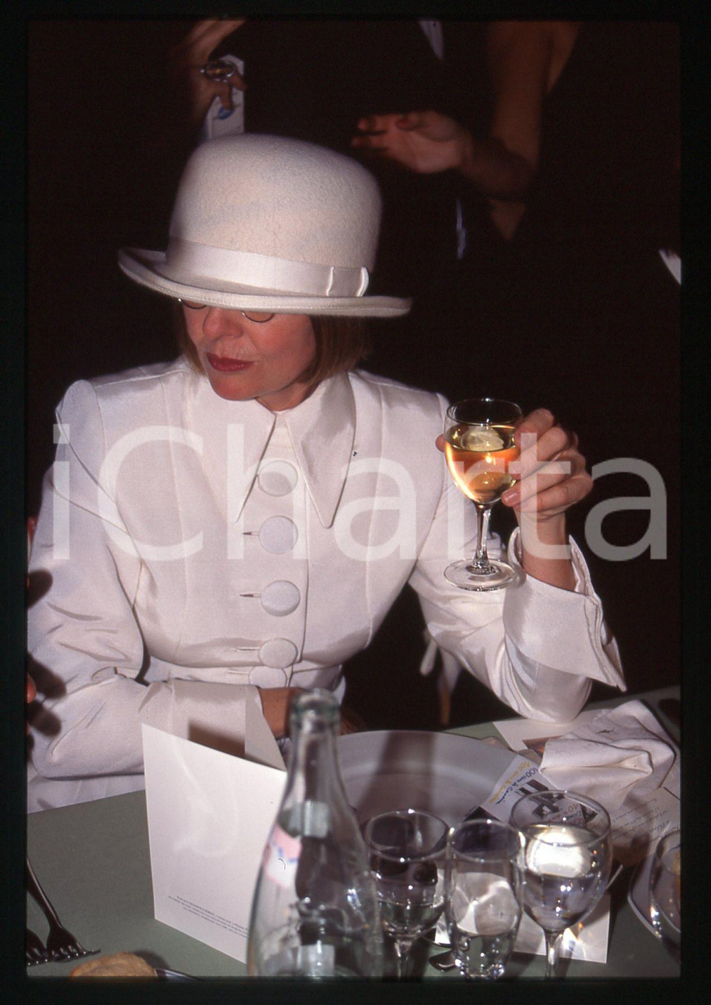 Fotografia d epoca originale 35mm vintage slide 1995 FESTIVAL DI CANNES  Diane KEATON a un party 12 1