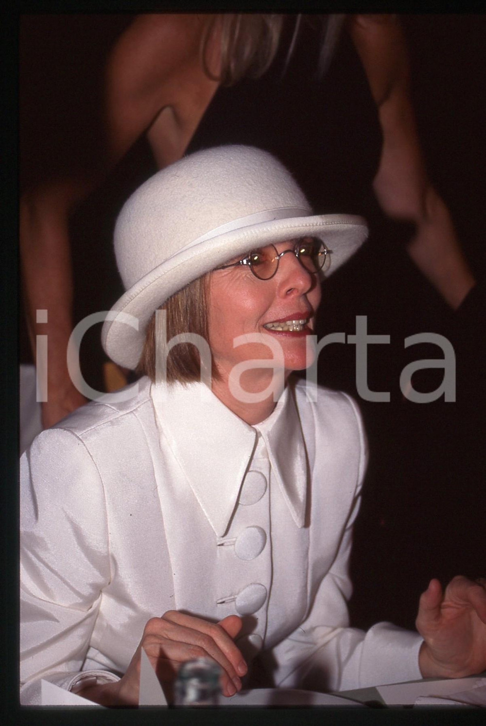 35mm vintage slide* 1995 FESTIVAL DI CANNES - Diane KEATON a un party (9)
