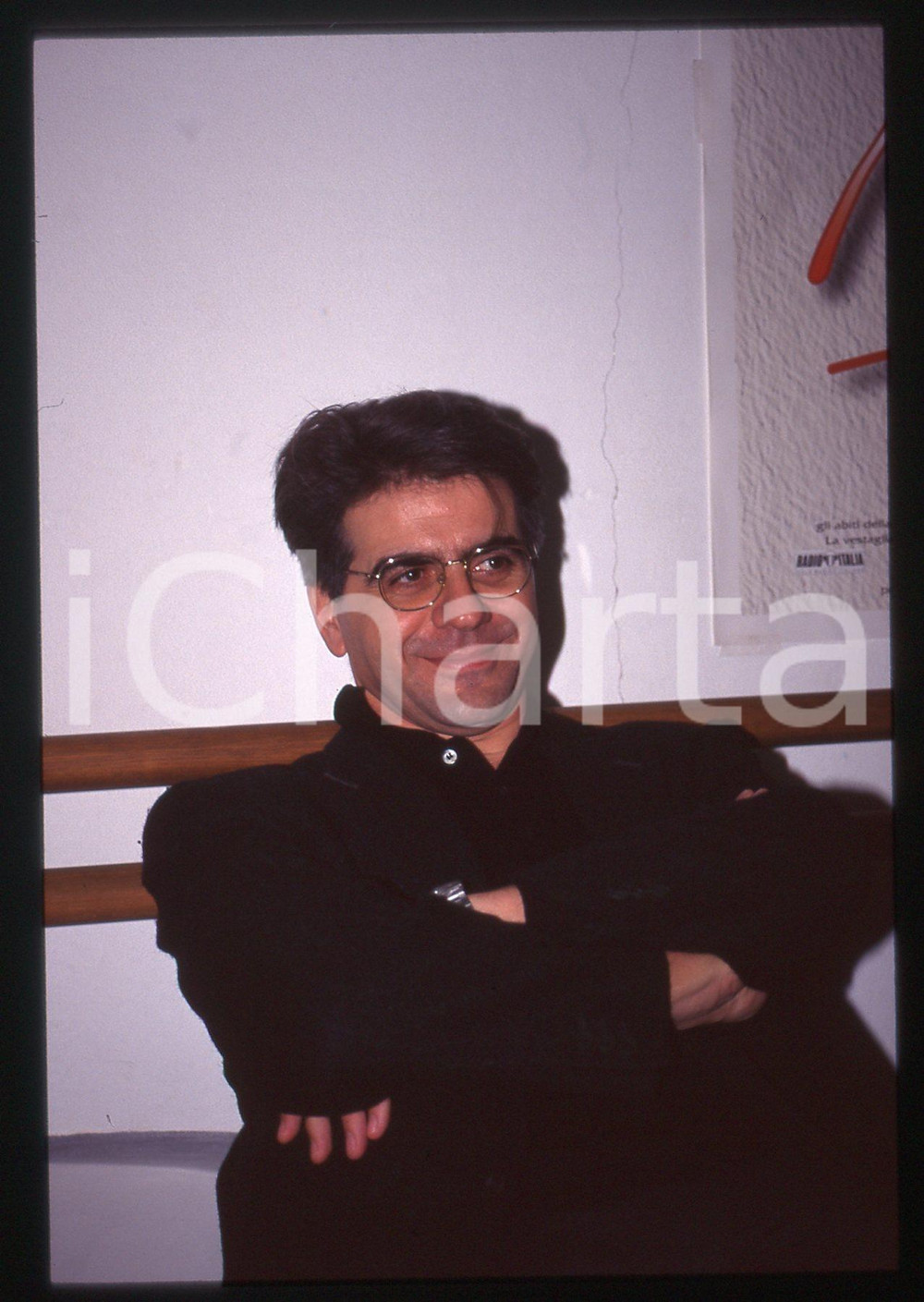 35mm vintage slide* 1997 ITALIA TEATRO Stefano SANTOSPAGO Ritratto dell'attore 2  Diapositiva d'epoca, in formato 35 mm. CONDIZIONI: GOOD   Tutti i diritti riservati.E' severamente vietata la riproduzione. ICharta mette in vendita, sul negozio eBay e in esclusiva sul sito "icharta" il proprio archivio composto da numerose diapositive e negativi fotografici d'epoca, tutti originali e autentici, che attraversano la storia del costume italiano tra gli la fine degli anni Sessanta e Novanta.Si tratta di uno sguardo inedito sull'attualit&agrave;, la politica, la vita quotidiana, il gossip e la cultura, che fotografa il cambiamento della nazione in quest'ultimo scorcio del XX secolo. Un'occasione unica per il mercato del collezionismo, che vede finalmente disponibile un archivio eccezionale per vastit&agrave;, tematiche e condizioni, in un settore (il negativo fotografico e la diapositiva) di assoluta novit&agrave; e dalle interessanti prospettive di investimento.  originale e autentica 1
