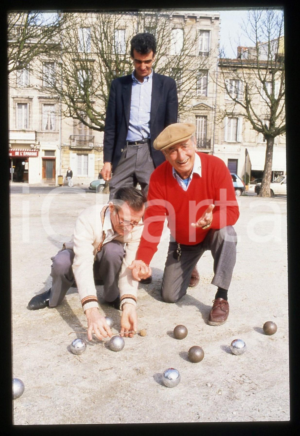 Fotografia d epoca originale 35mm vintage slide 1990ca FRANCIA CIRCO Clown Achille ZAVATTA gioca a bocce 1 1