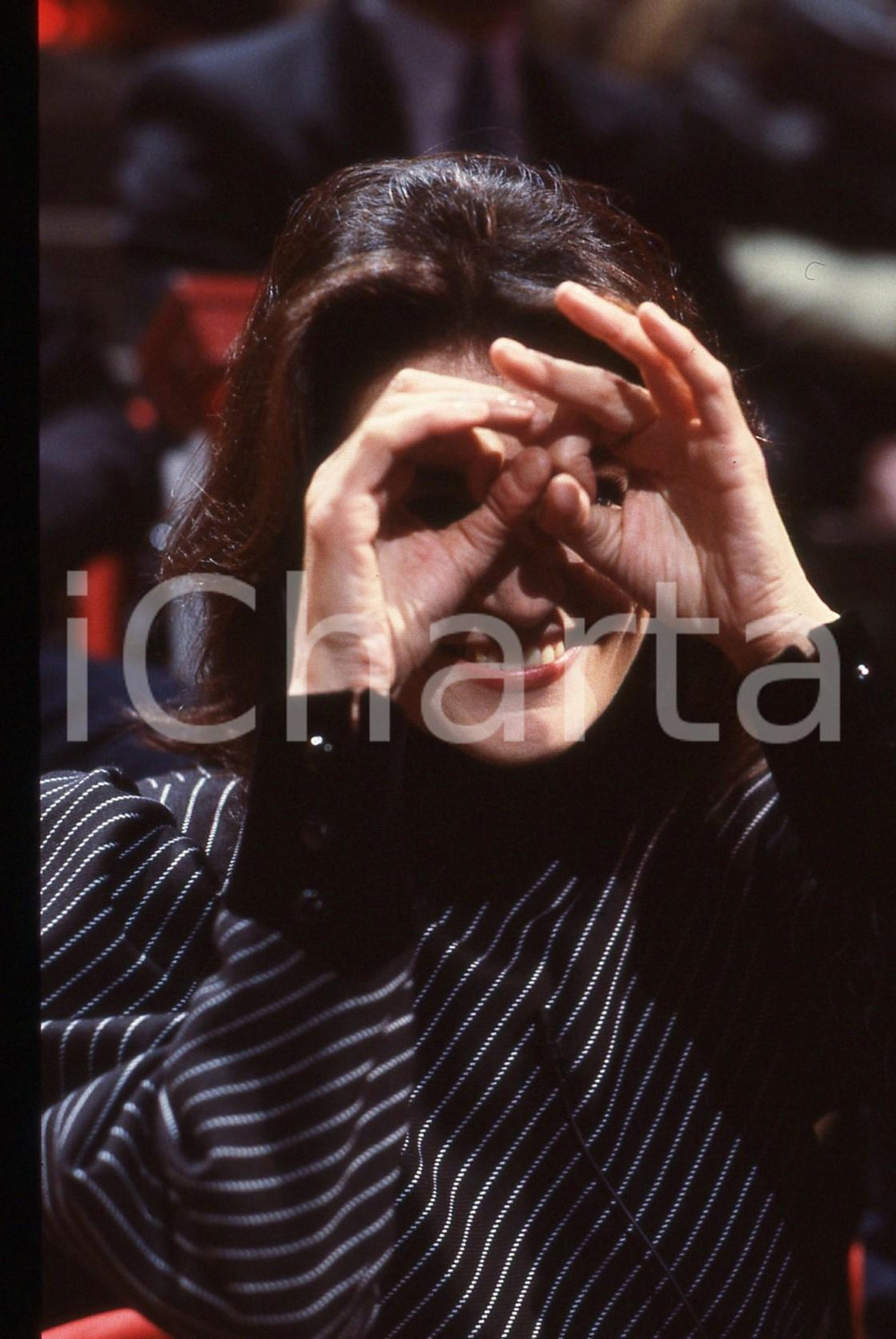 35mm vintage slide* 1990 ca CINEMA Anouk Aimée - Ritratto dell'attrice (5)  Diapositiva originale d'epoca, in formato 35 mm.  Tutti i diritti riservati.E' severamente vietata la riproduzione. ICharta mette in vendita, sul negozio eBay e in esclusiva sul sito "icharta" il proprio archivio composto da numerose diapositive e negativi fotografici d'epoca, tutti originali e autentici, che attraversano la storia del costume italiano tra gli la fine degli anni Sessanta e Novanta.Si tratta di uno sguardo inedito sull'attualità, la politica, la vita quotidiana, il gossip e la cultura, che fotografa il cambiamento della nazione in quest'ultimo scorcio del XX secolo. Un'occasione unica per il mercato del collezionismo, che vede finalmente disponibile un archivio eccezionale per vastità, tematiche e condizioni, in un settore (il negativo fotografico e la diapositiva) di assoluta novità e dalle interessanti prospettive di investimento. CONDIZIONI:FAIR/discretoFORMATO: 35mm originale e autentica 1
