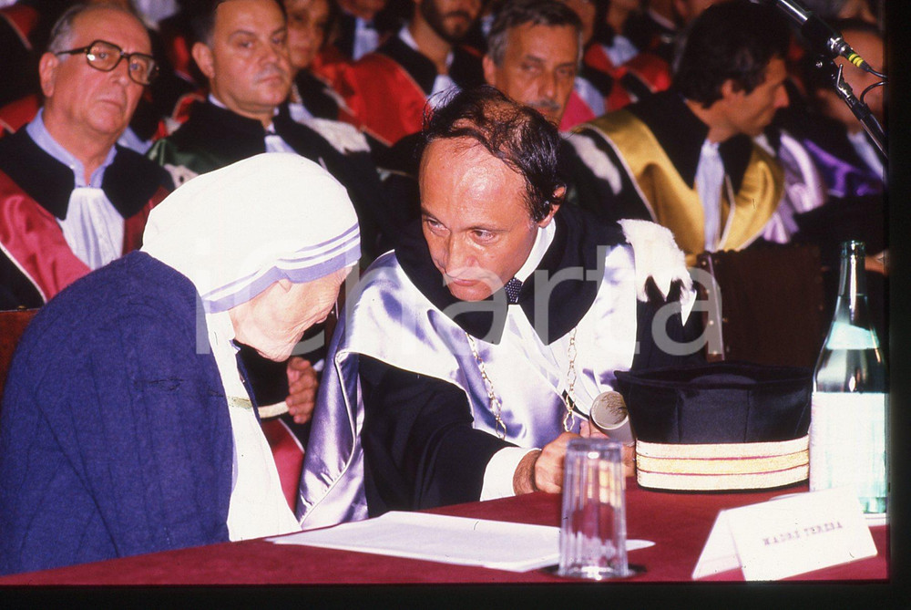 35mm vintage slide* 1987 UNIVERSITÀ DI BOLOGNA - Madre Teresa di CALCUTTA (1)