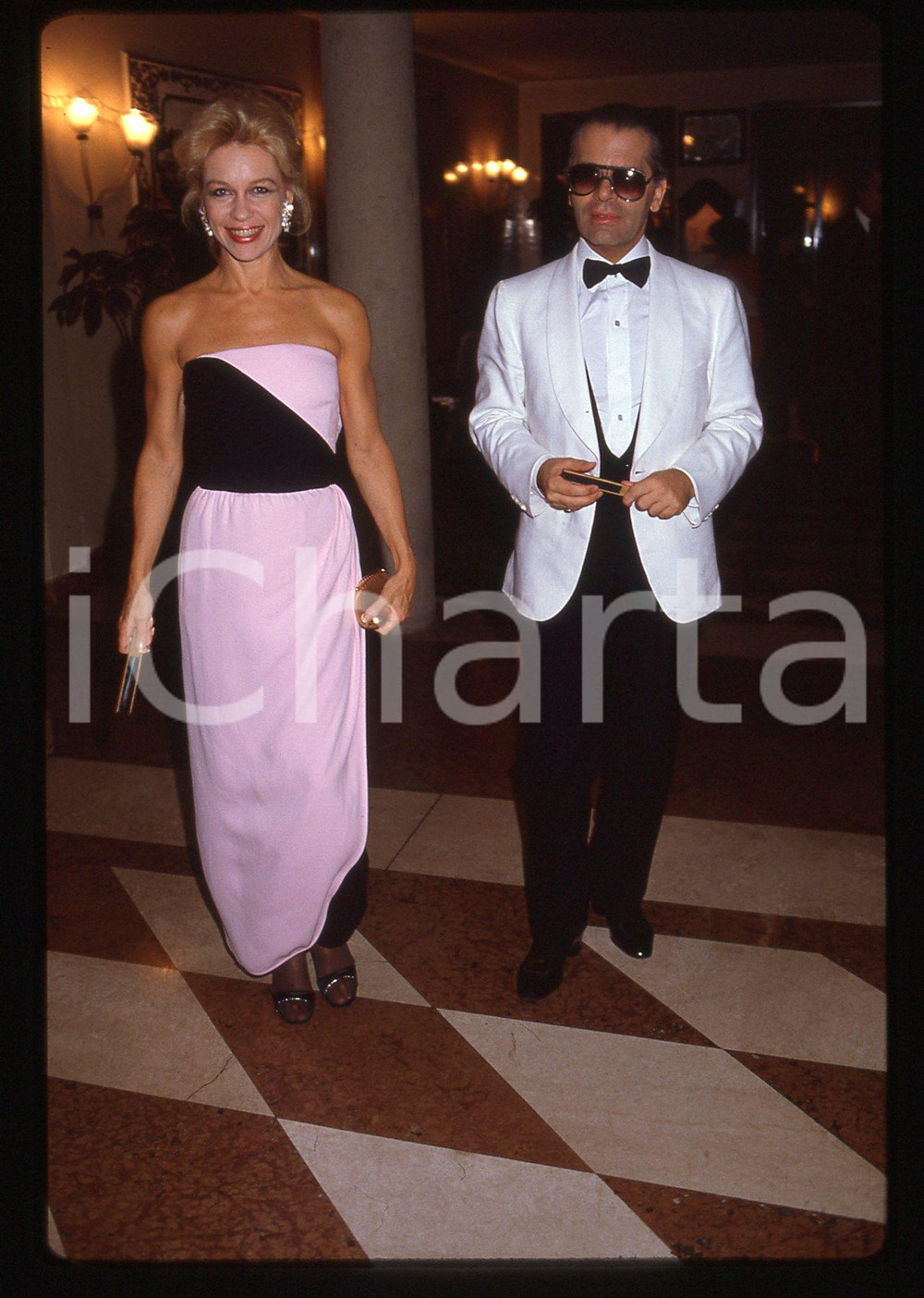 35mm vintage slide* 1995 ca MODA Karl LAGERFELD a una serata di gala *Ritratto 1