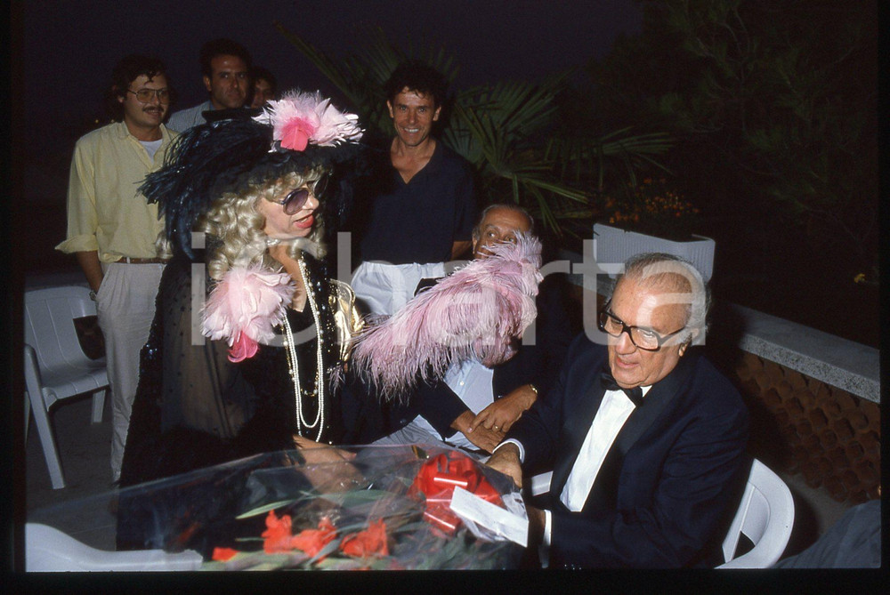 35mm vintage slide* 1985 MOSTRA DI VENEZIA Federico FELLINI a un party (3)