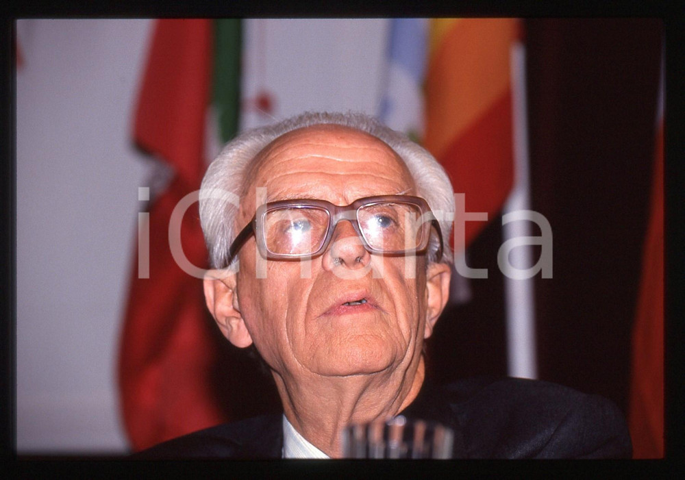 35mm vintage slide* 1995 ca ITALIA Maurice DUVERGER a evento PDS *Ritratto (1)