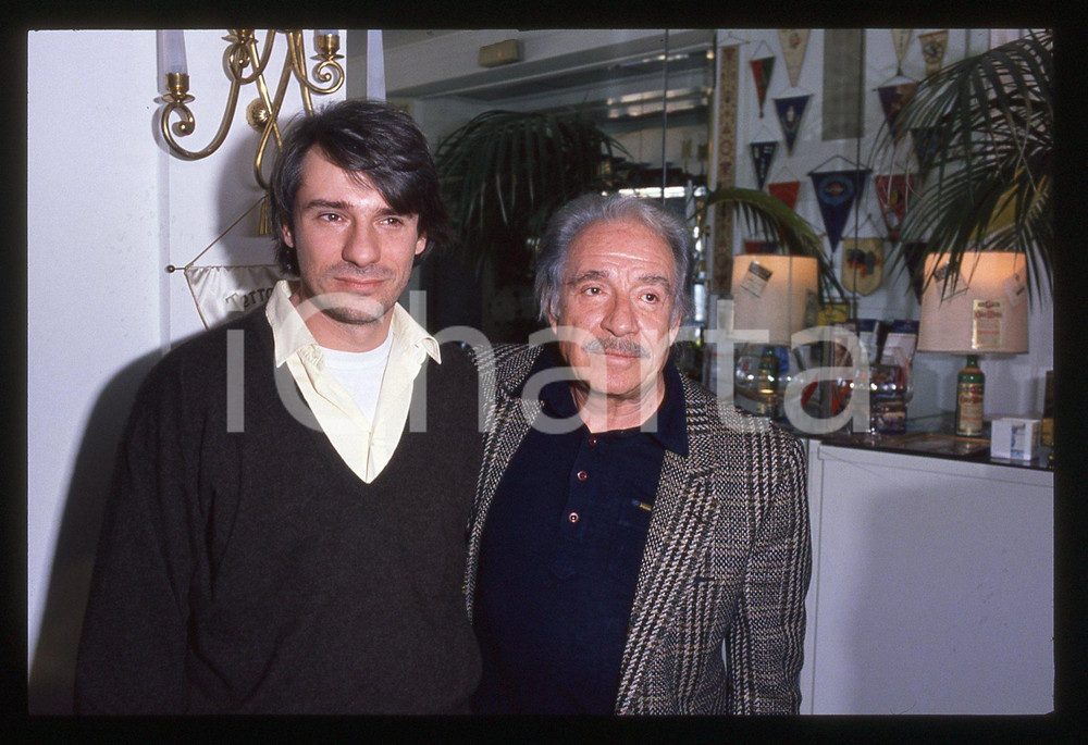 35mm vintage slide* 1985 ca MILANO Ugo e Ricky TOGNAZZI in TERRAZZA MARTINI (5)