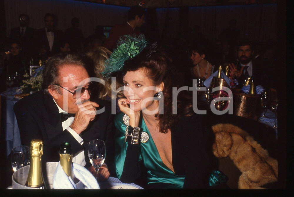 35mm vintage slide* 1985 ca COSTUME Ugo TOGNAZZI Marina RIPA DI MEANA Ritratto 2