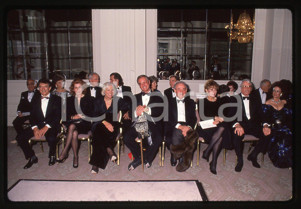 35mm vintage slide* 1989 BEVERLY HILLS Larry HAGMAN Gregory e Veronique PECK (2)