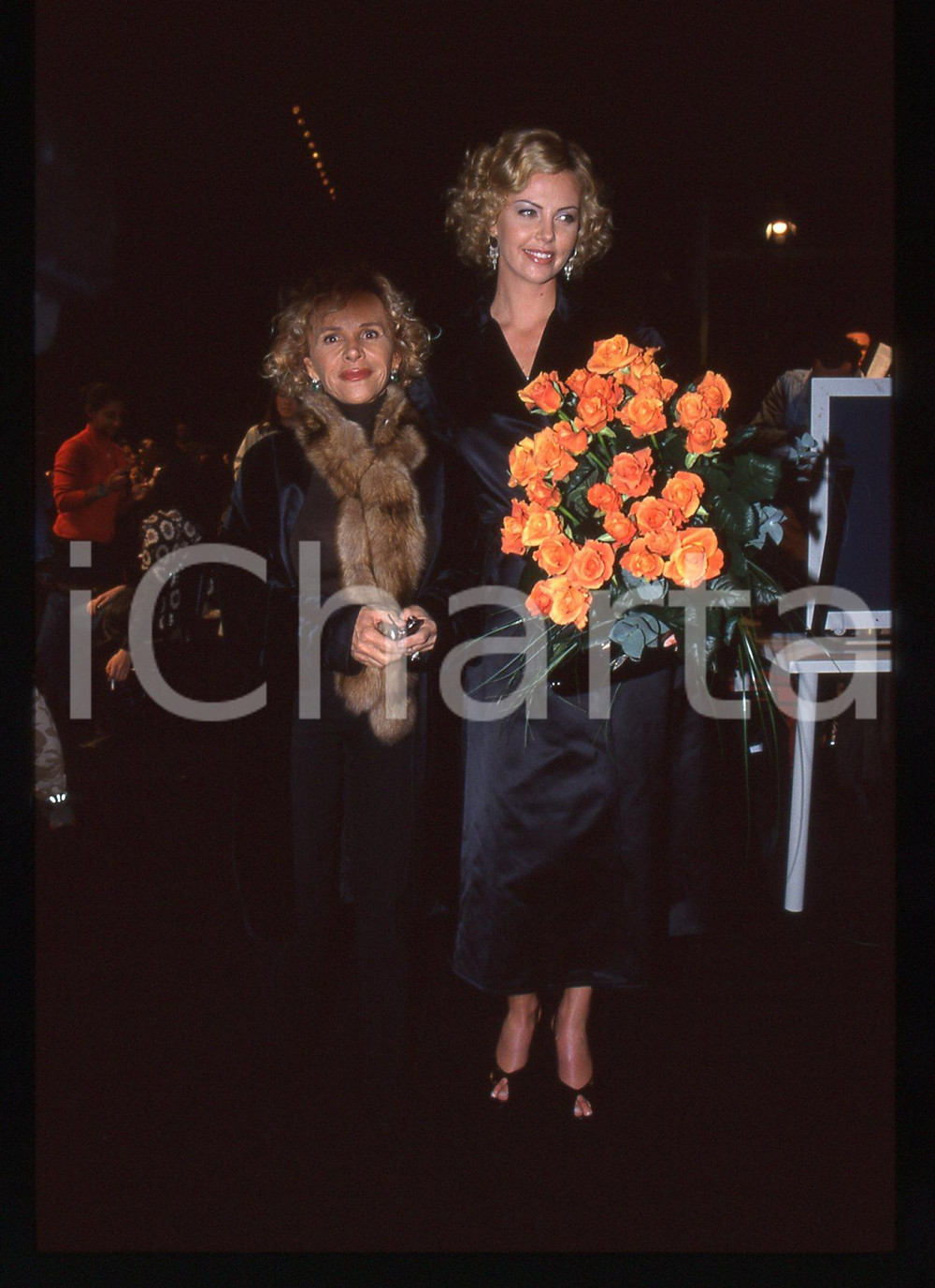 Fotografia d epoca originale 35mm vintage slide 2001 MILANO Evento BLUMARINE Charlize THERON Anna MOLINARI 1